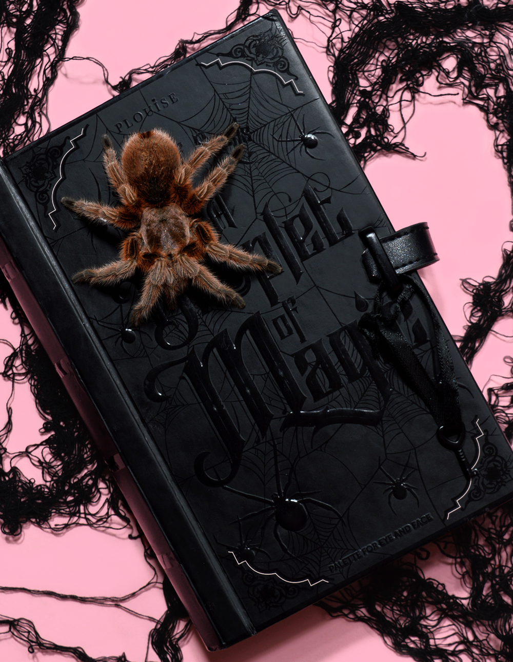 O picătură de paletă magică de fard de pleoape de Halloween