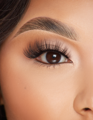 P.LOUISE LASHES - BLINK ÎN Frumusețe