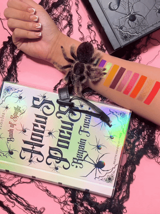 P.LOUISE HOCUS POCUS Reclamați Focus Focus Halloween Paleta de farduri de ochi de Halloween
