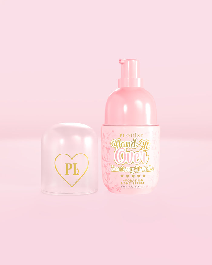 Sticlă roz de ser hidratant de mâini P.Louise Hand It Over cu parfum de prăjitură de căpșuni 