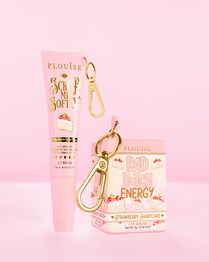 P.Louise Moisture Magic Duo, cu un balsam de buze și un tub de exfoliant de buze, ambele cu parfum de prăjitură de căpșuni