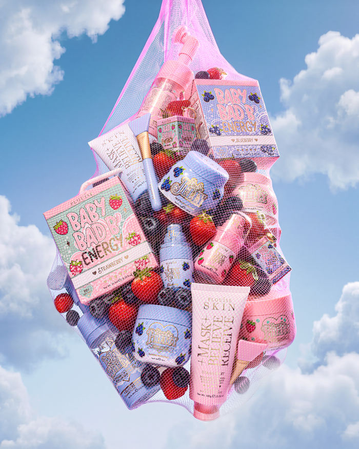 P.Louise Strawberry and Blueberry Bundle Duo într-o pungă cu plasă în cer