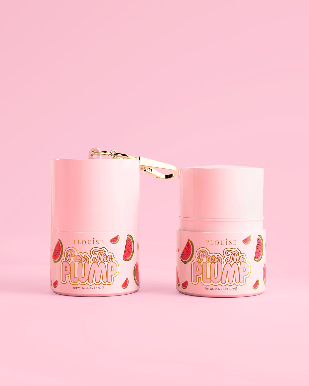 Două borcane roz de P.Louise Pass The Plump Lip Treatment cu design pepene verde pe fundal roz