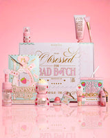 Produsele P.Louise Strawberry Obsessed For Bad Bitch care înconjoară ambalajul pe un fundal roz