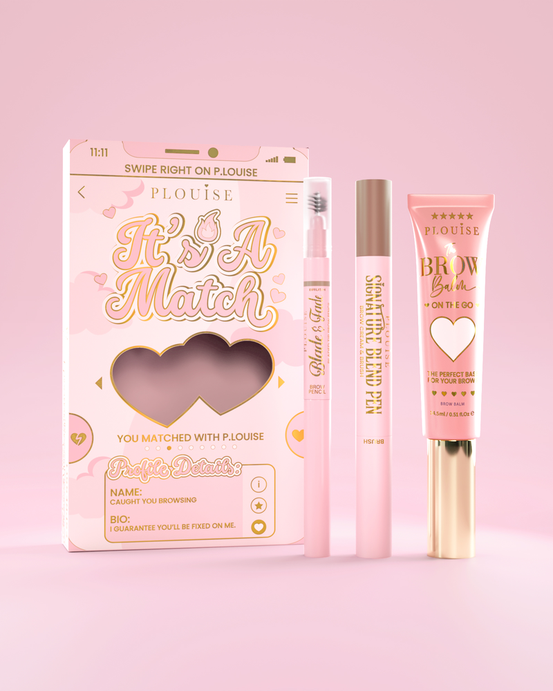 Este un set cosmetic pentru sprâncene A Match, care include pixul P.Louise Signature Blend, Blade & Fade Brow Pencil și Brow Balm, ambalat în cutii tematice roz și auriu cu motive de inimă.