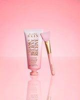 P.Louise Strawberry Overnight Wrapping Mask Masca Believe Receive pe un fundal roz