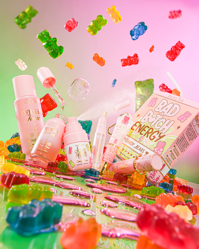 P.Louise What A Treat Candy Bear Skincare Bundle înconjurat de ursuleți de bomboane