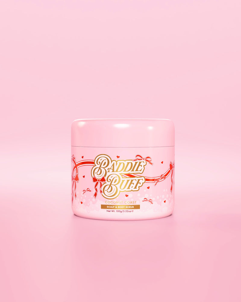 O cadă roz P.Louise sau Baddie Buff Scalp and Body Sugar Scrub în Coconut Coast