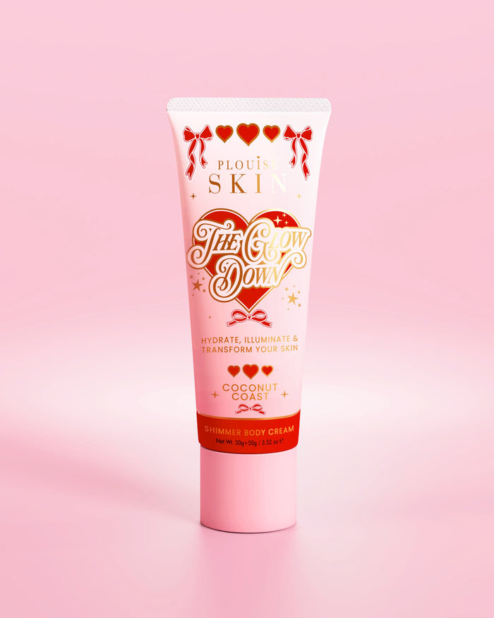 Tub roz de cremă de corp strălucitoare P.Louise The Glow Down cu parfum de coastă de cocos pe un fundal roz